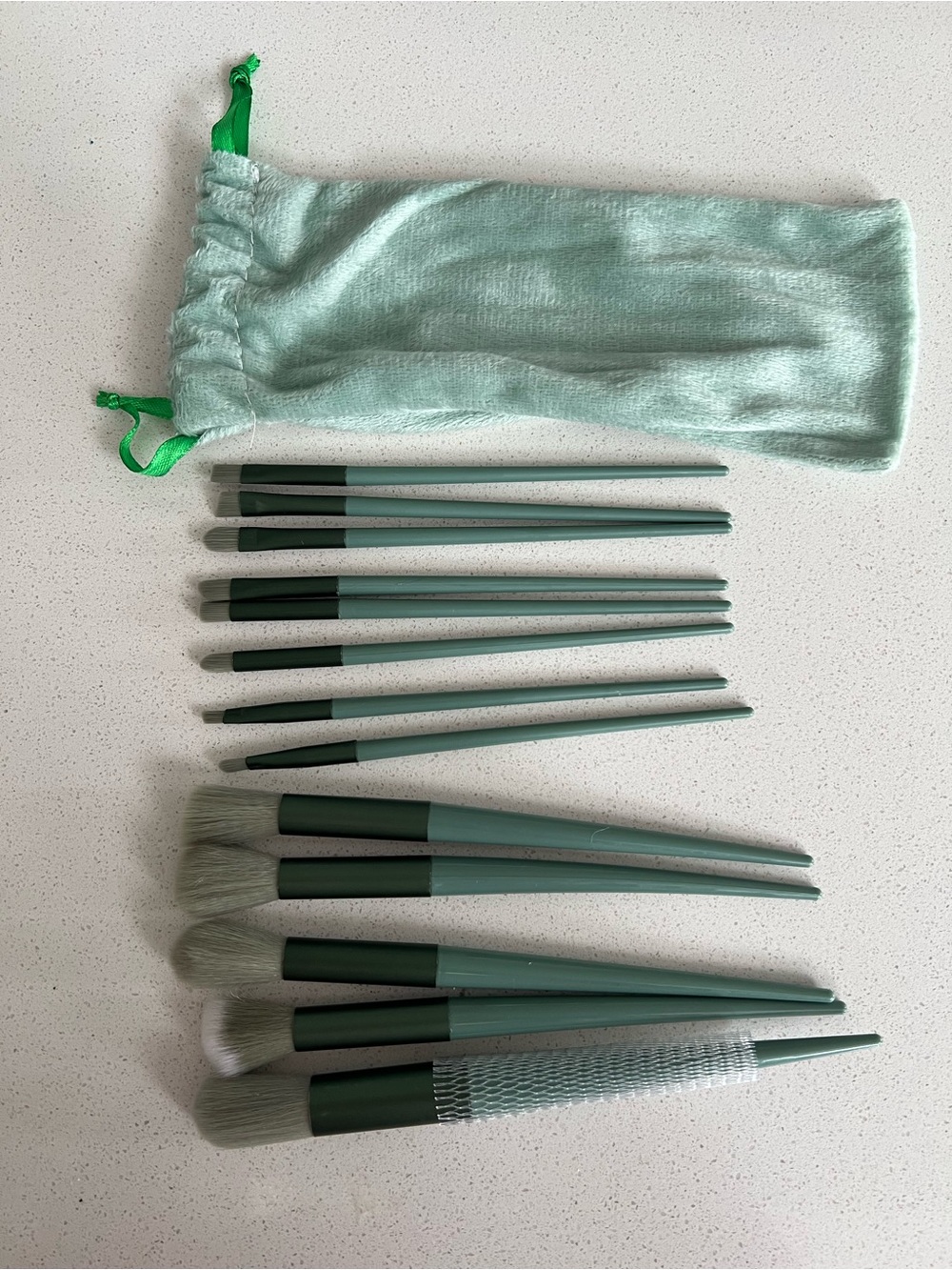 13 pcs Makeup Brush Set With Pouch - NWT - Picture 4 of 11